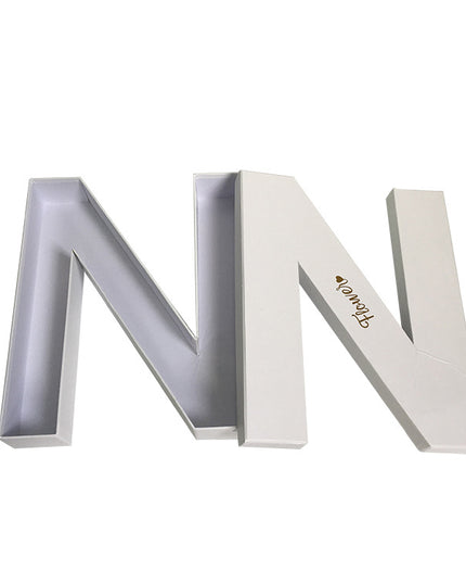 Cutie flori litera N alb