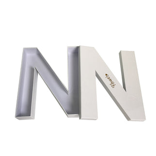 Cutie flori litera N alb