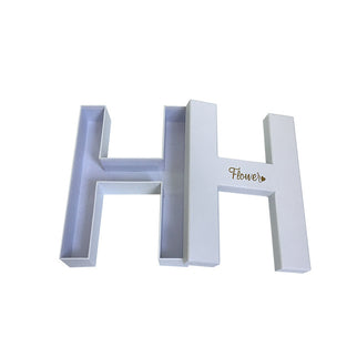 Cutie flori litera H alb