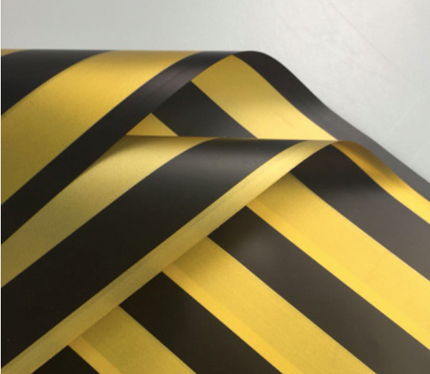 Ambalaj waterproof 60x60cm stripes auriu/negru