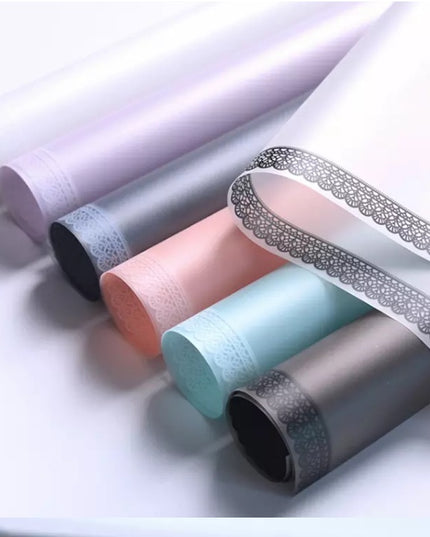 Ambalaj waterproof semitransparent roz, margine dantela alba