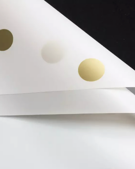 Ambalaj waterproof 60x60cm fond alb buline aurii