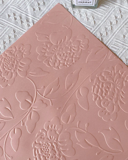 Ambalaj hârtie gravat 53x40cm roz pal