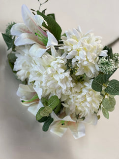 Buchet mix flori albe