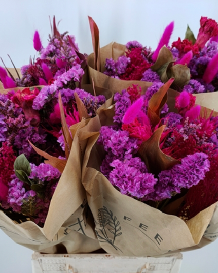 Buchet flori uscate fucsia