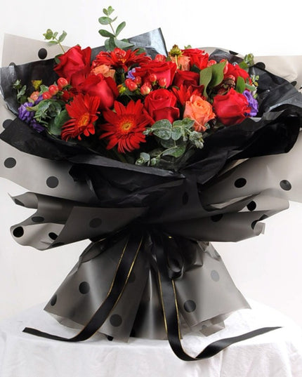 Ambalaj waterproof 60x60cm fond negru buline negre