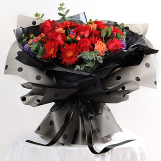 Ambalaj waterproof 60x60cm fond negru buline negre