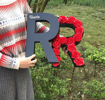 Cutie flori litera R negru