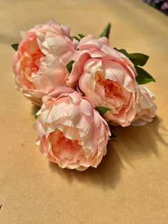 Bujori artificiali (5 flori) roz deschis