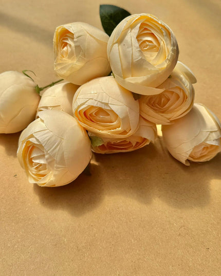 Ranunculus artificial (9 flori) crem