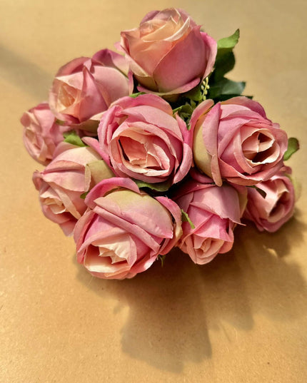 Trandafiri artificiali (12 flori) roz mediu