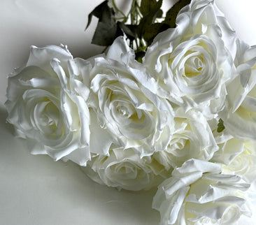 Trandafiri artificiali (9 flori) alb