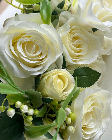 Trandafiri artificiali (10 flori) ivory cu verdeata