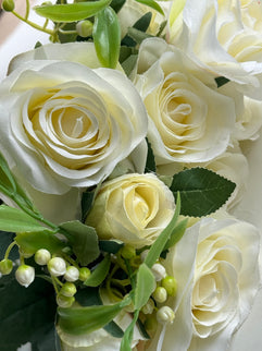 Trandafiri artificiali (10 flori) ivory cu verdeata