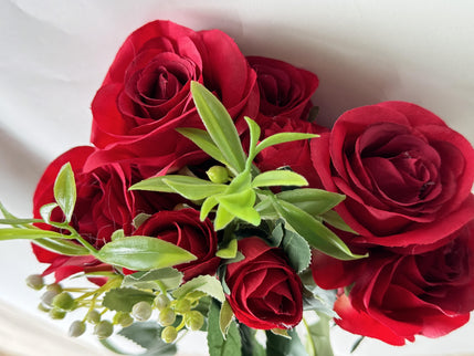 Trandafiri artificiali (10 flori) rosu cu verdeata