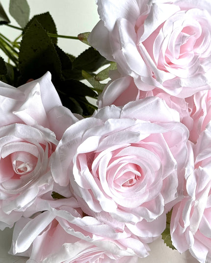 Trandafiri artificiali (9 flori) roz pudra