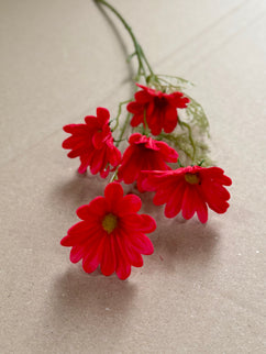 Margarete artificiale rosii
