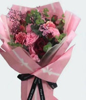 Ambalaj hartie de impachetat fundita neagra fundal alb