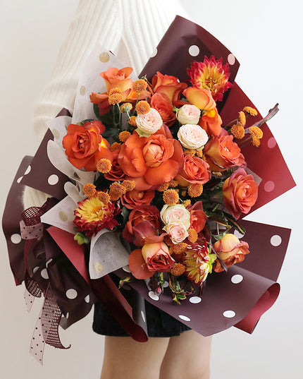 Ambalaj waterproof 60x60cm fond visiniu buline albe