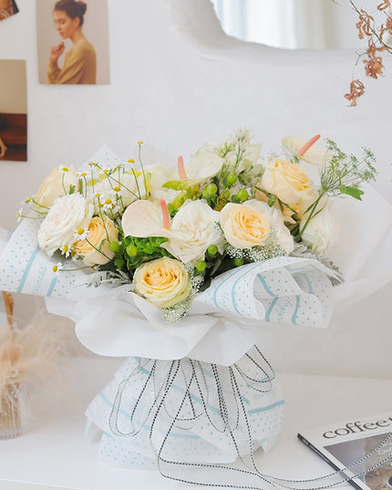 Ambalaj buchet flori waterproof 58x58cm happiness alb scris verde