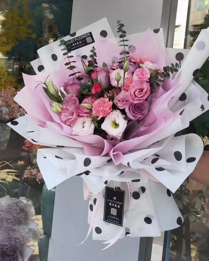 Ambalaj waterproof 60x60cm fond alb buline negru