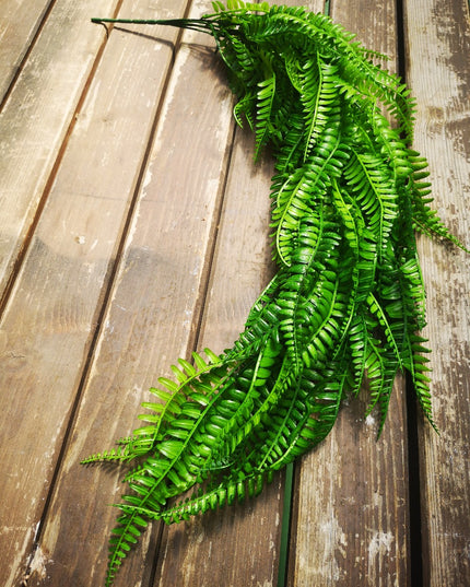 Frunze artificiale lungi