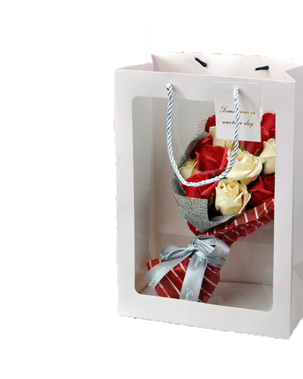 Sacosa buchet de flori alb