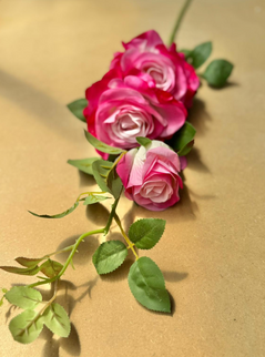 Trandafiri artificiali (3 flori) roz cu alb