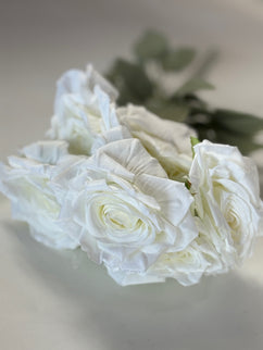 Trandafiri artificiali (7 flori) alb