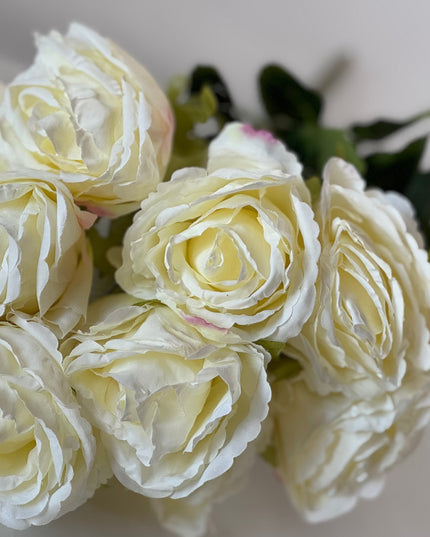 Trandafiri artificiali Proud (9 flori) alb