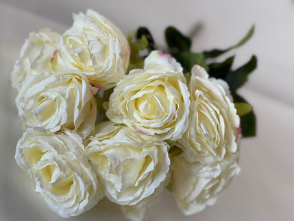 Trandafiri artificiali Proud (9 flori) alb