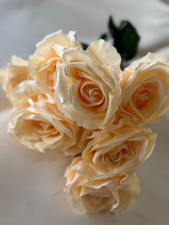Trandafiri artificiali (9 flori) peach