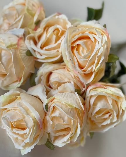 Trandafiri artificiali Proud (9 flori) crem