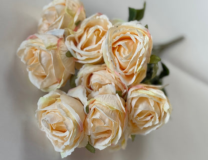 Trandafiri artificiali Proud (9 flori) crem