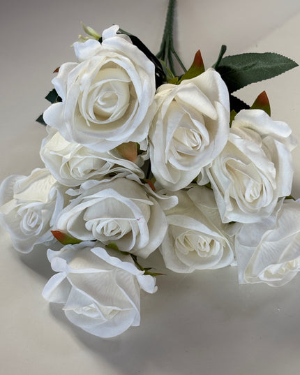 Trandafiri artificiali (9 flori) catifea alb