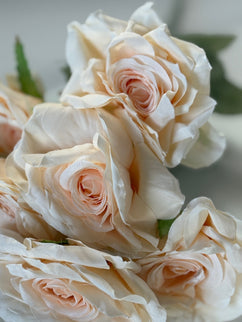 Trandafiri artificiali (7 flori) crem