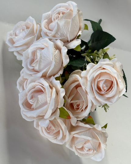 Trandafiri artificiali (9 flori) catifea crem