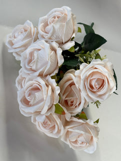 Trandafiri artificiali (9 flori) catifea crem