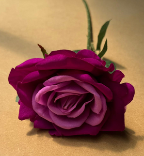 Trandafiri artificiali single mov