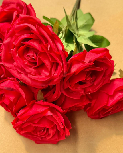 Trandafiri artificiali (9 flori) roșu intens