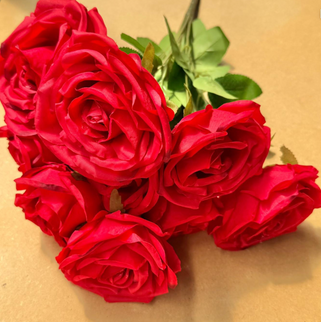 Trandafiri artificiali (9 flori) roșu intens
