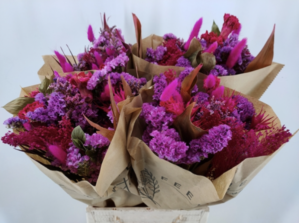 Buchet flori uscate fucsia