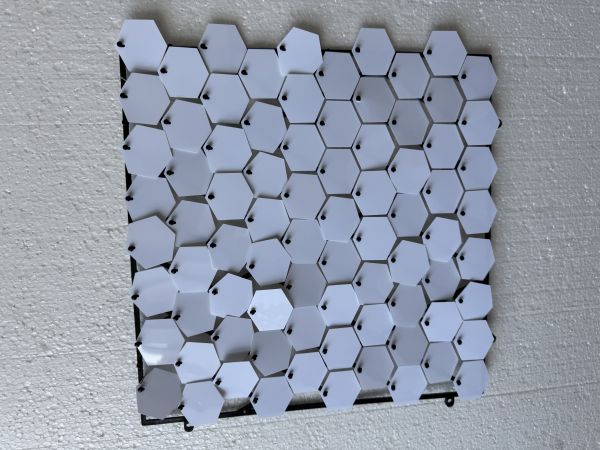 Panou cu paiete alb hexagon cadru negru