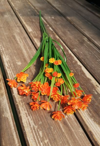 Flori artificiale portocalii